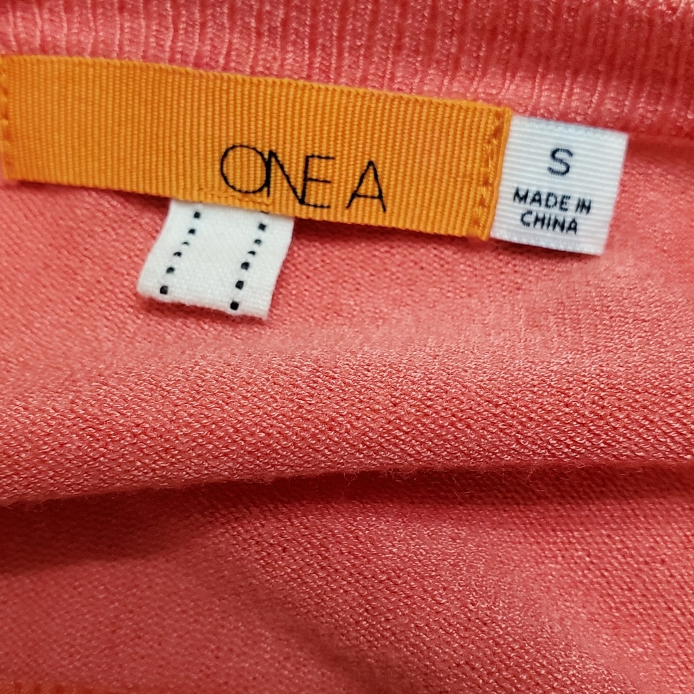 One A sweater - Picture 4 of 4
